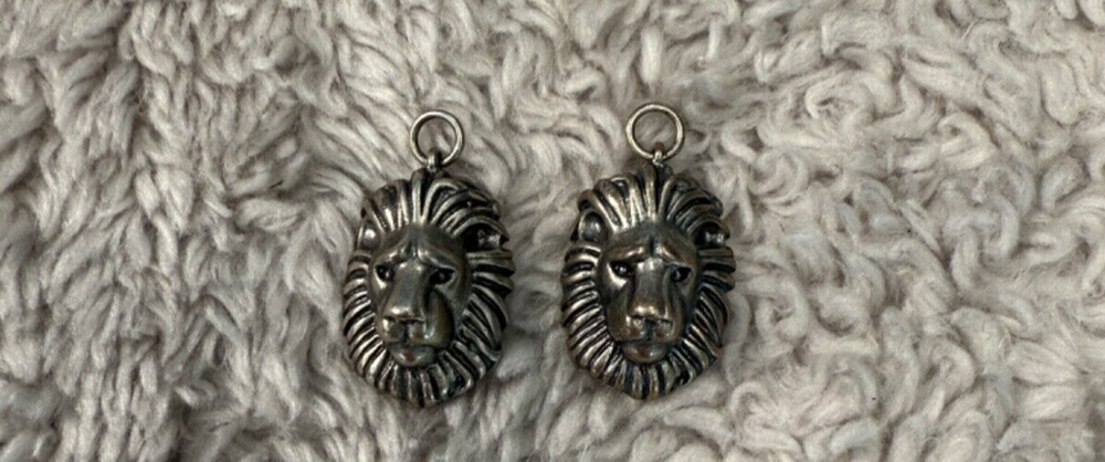 Kendra Scott Set of 2 Small Lion Head Silver Tone Charm Pendant Boho
